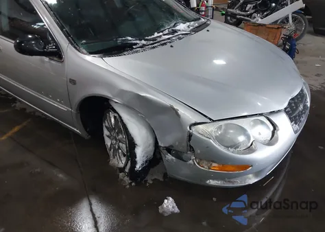 2001 Chrysler 300M z USA, uszkodzony, nr VIN 2C3HE66G11H703703